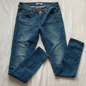711 Levi’s Skinny Jeans